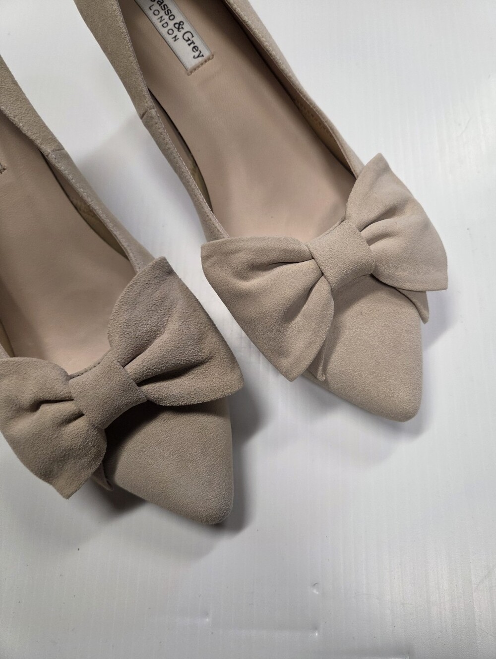 Sargasso And Grey London Lori Pump - Almond Suede Leather Bow Heel 37.5 7 - Picture 4 of 9